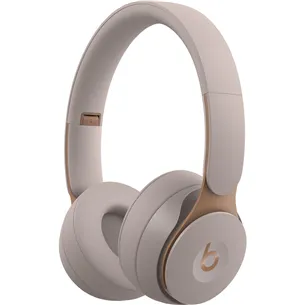 Noise cancelling wireless headphones Beats Solo Pro